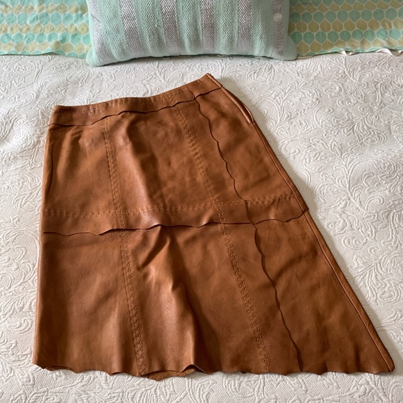 Danier leather skirt - Picture 3 of 5
